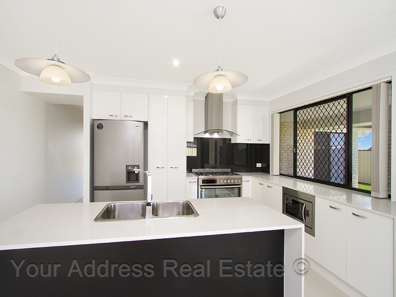 4 Bosewell Street, Regents Park QLD 4118