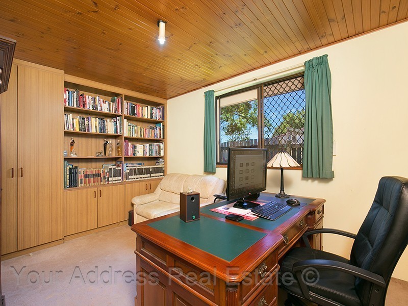 13 Sweetgum Street, Hillcrest QLD 4118