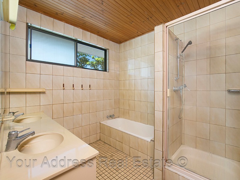13 Sweetgum Street, Hillcrest QLD 4118