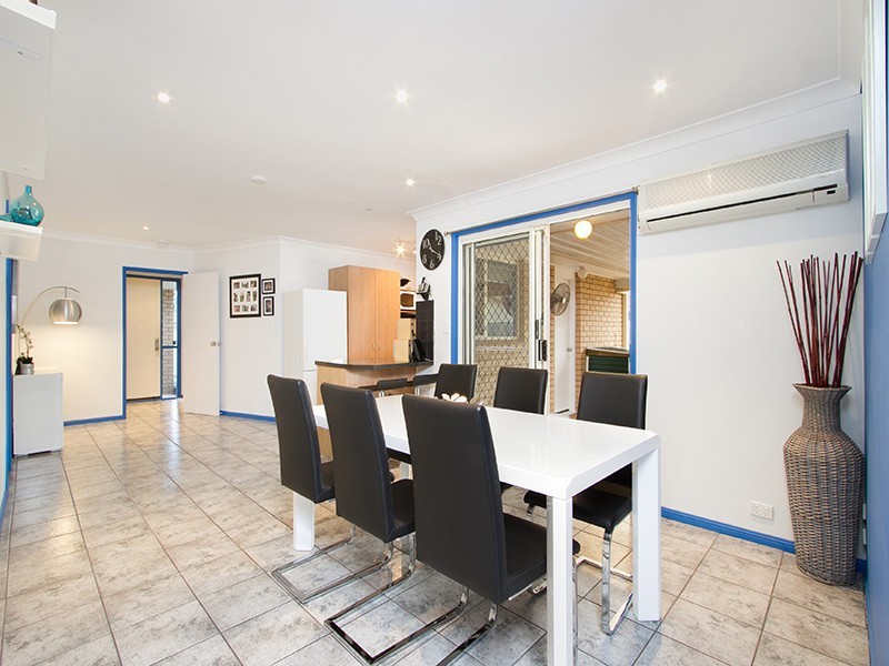 28 Stringybark Street, Regents Park QLD 4118