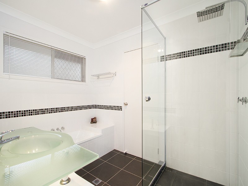 28 Stringybark Street, Regents Park QLD 4118