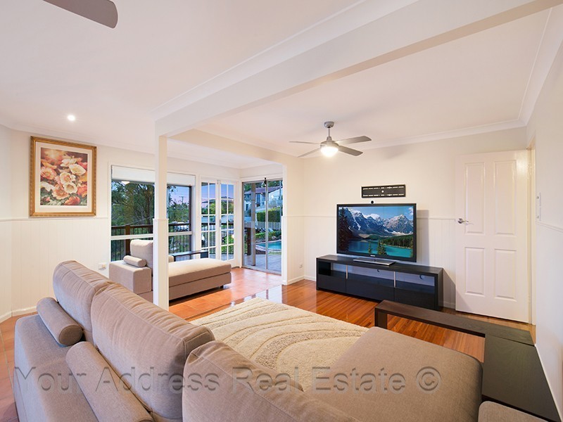 16 Cynthia Crescent, Springwood QLD 4127