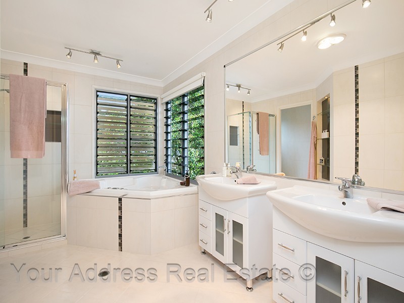 16 Cynthia Crescent, Springwood QLD 4127