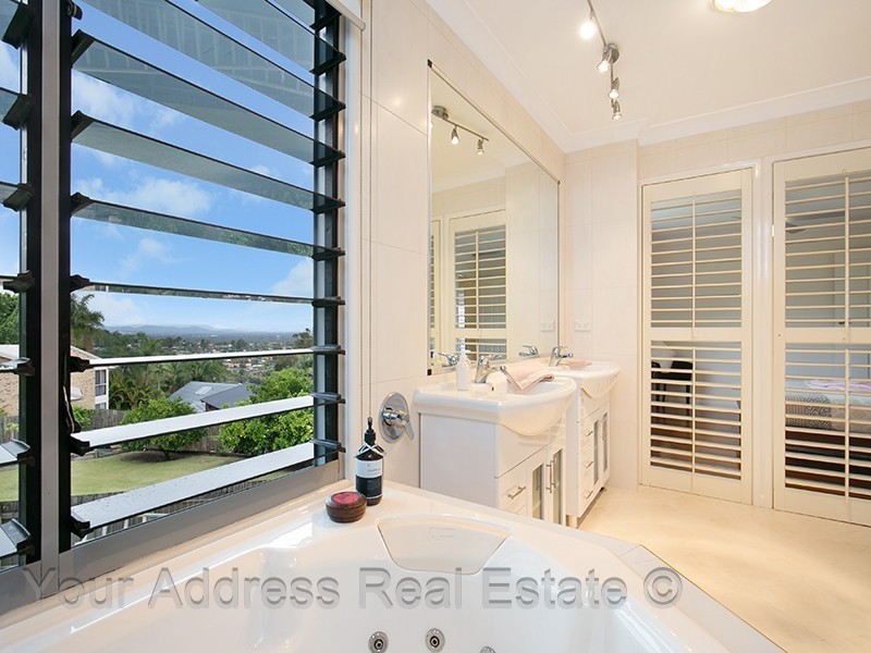 16 Cynthia Crescent, Springwood QLD 4127