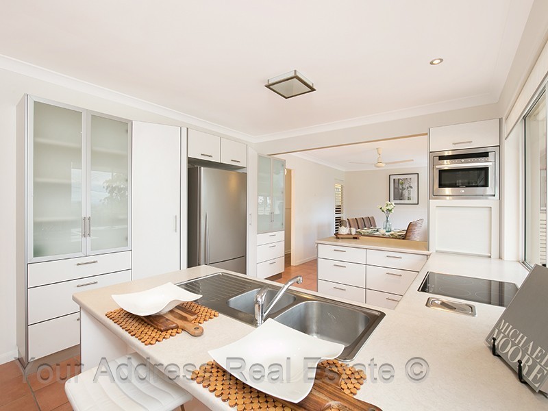 16 Cynthia Crescent, Springwood QLD 4127