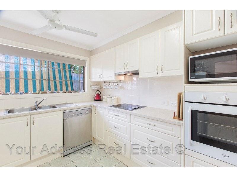 6 Cosway Street, Hillcrest QLD 4118