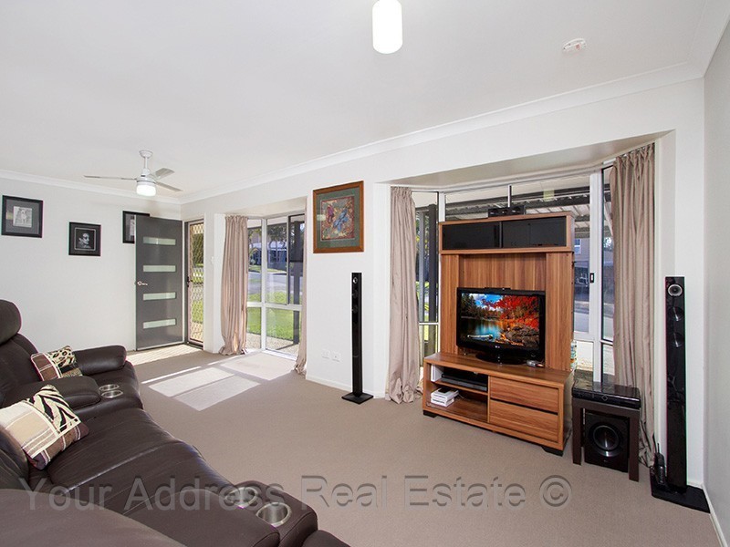 21 Pine Street, Hillcrest QLD 4118