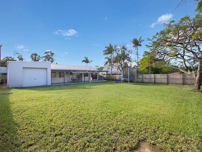 21 Pine Street, Hillcrest QLD 4118