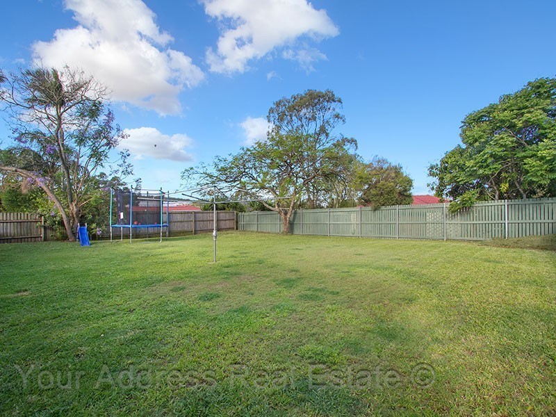 21 Pine Street, Hillcrest QLD 4118