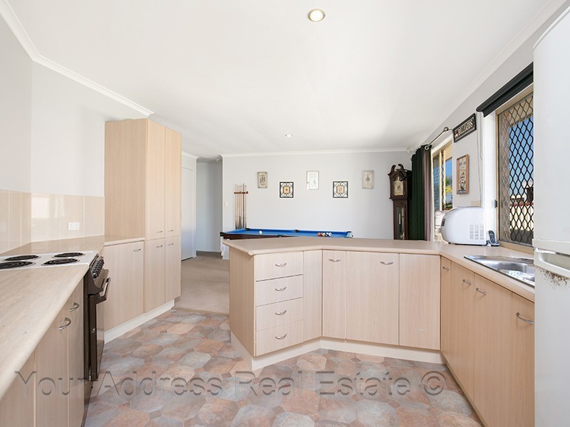 61 Middle Road, Hillcrest QLD 4118