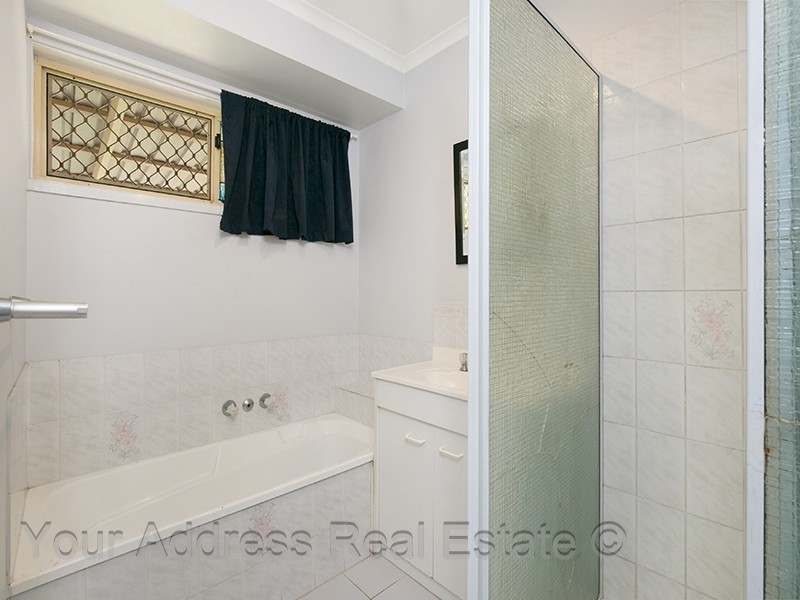 61 Middle Road, Hillcrest QLD 4118