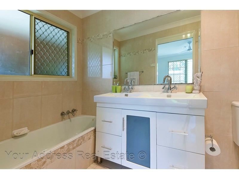 5 Greygum Court, Regents Park QLD 4118