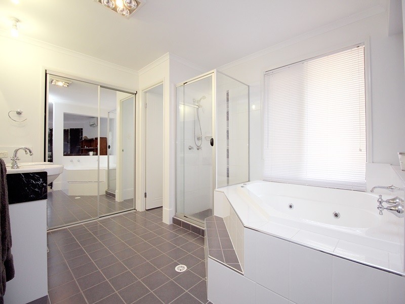 62 Cardwell Close, Munruben QLD 4125