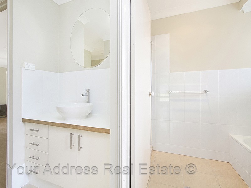 27 Bennett Drive, Regents Park QLD 4118