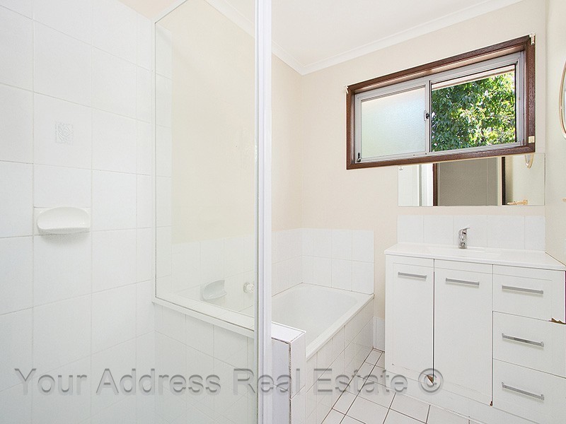 6-8 Holyrood Court, Munruben QLD 4125