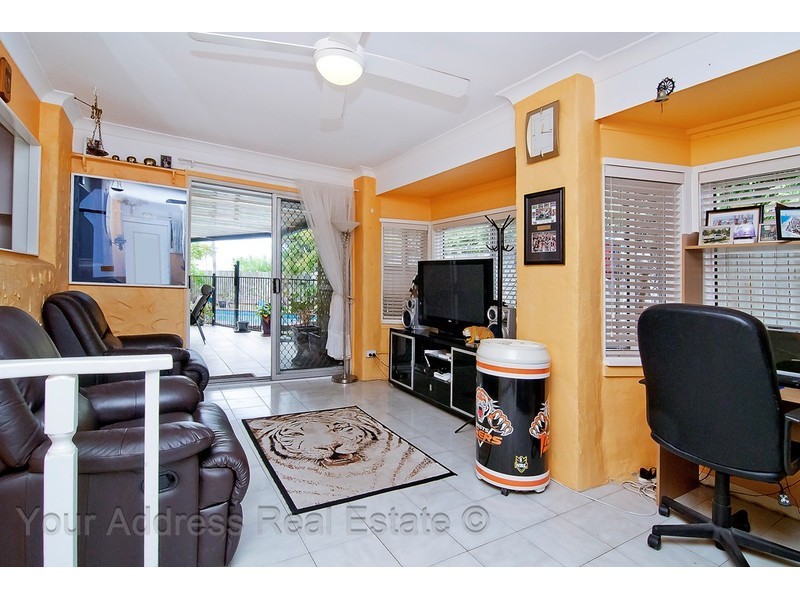 2 Lyra Court, Regents Park QLD 4118