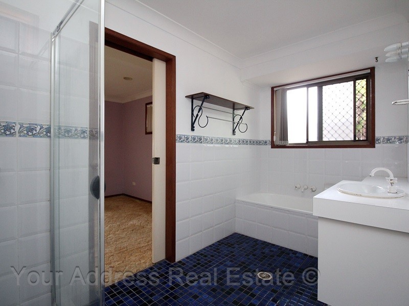 40 Bennett Drive, Regents Park QLD 4118