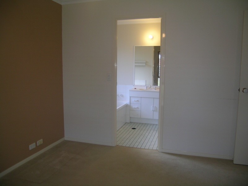79 Bottlebrush Drive, Regents Park QLD 4118