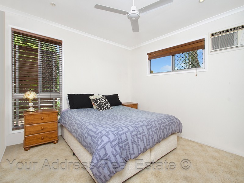 62 Conifer Street, Hillcrest QLD 4118