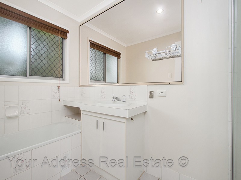 62 Conifer Street, Hillcrest QLD 4118