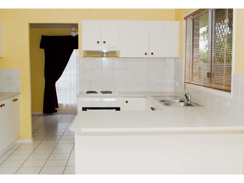 102 Lamberth Road, Regents Park QLD 4118