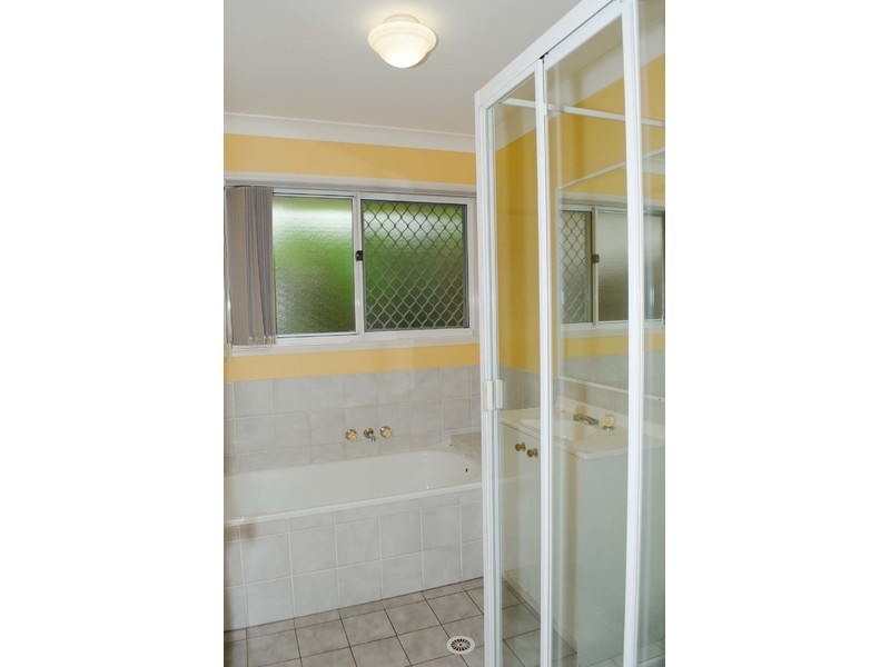 102 Lamberth Road, Regents Park QLD 4118