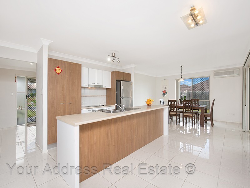 6 Rainbow Court, Regents Park QLD 4118