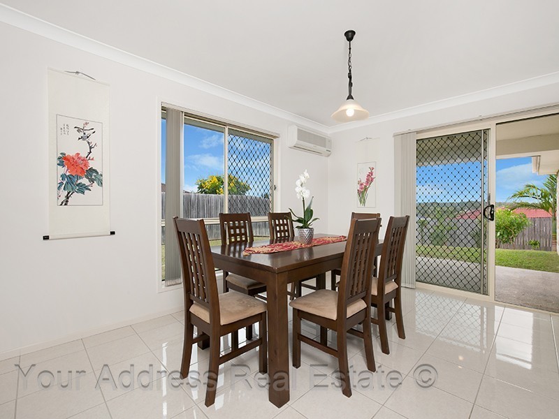 6 Rainbow Court, Regents Park QLD 4118
