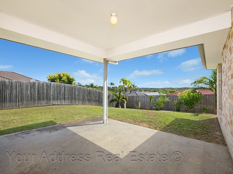 6 Rainbow Court, Regents Park QLD 4118