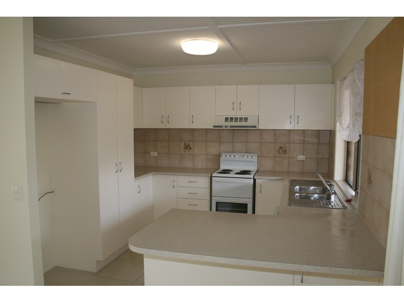2 Danvers Court, Hillcrest QLD 4118