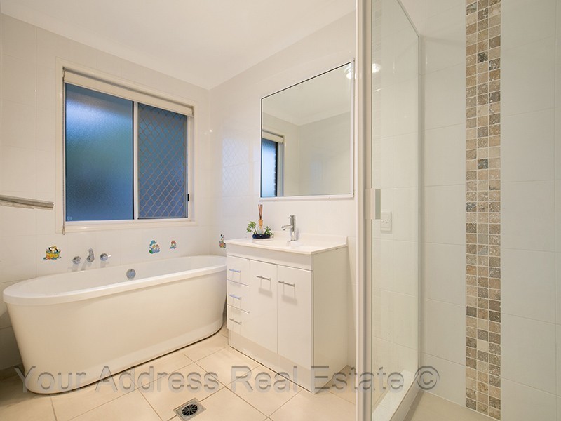 4 Gingko Crescent, Regents Park QLD 4118