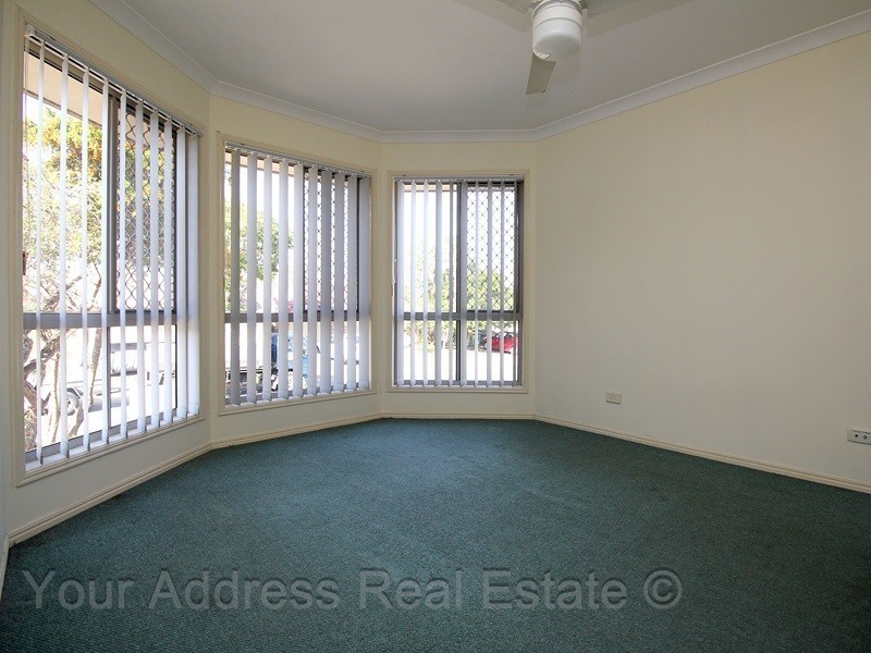 8 Park Close, Hillcrest QLD 4118