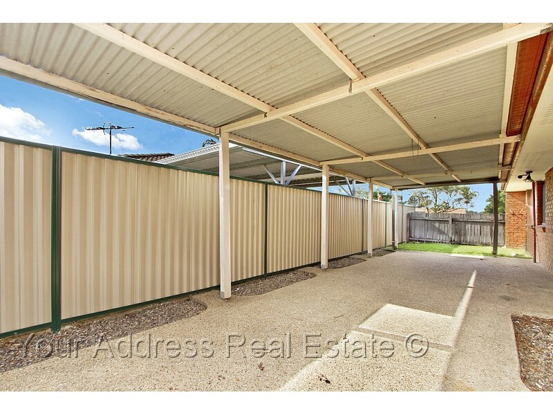 1 Cygnus Court, Regents Park QLD 4118