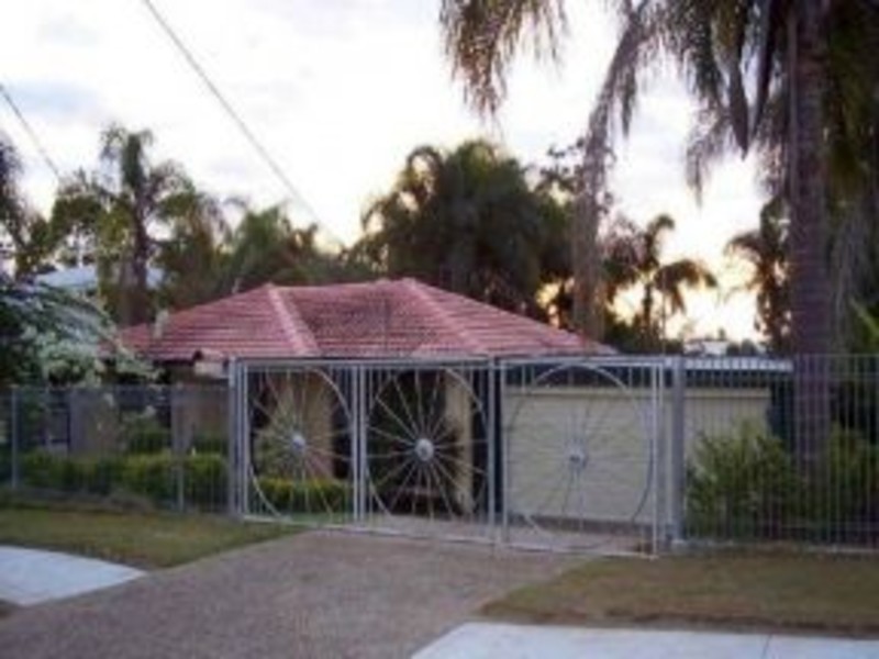 22 Renfrew Street, Hillcrest QLD 4118