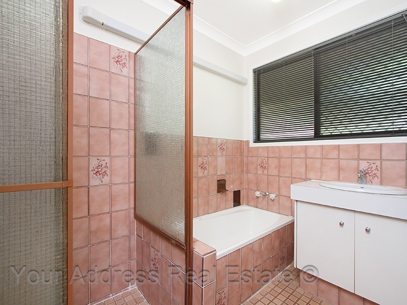 9 Pavon Street, Regents Park QLD 4118