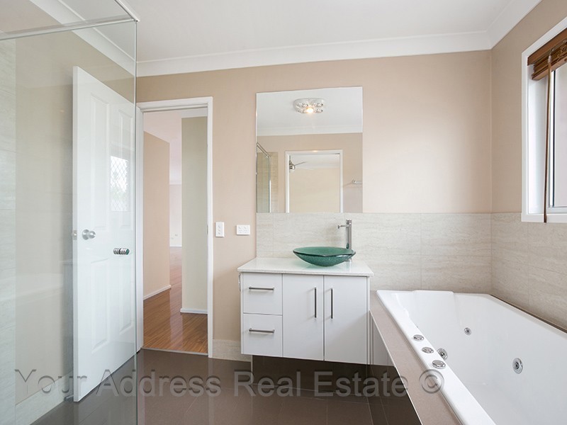 3 Liana Court, Regents Park QLD 4118