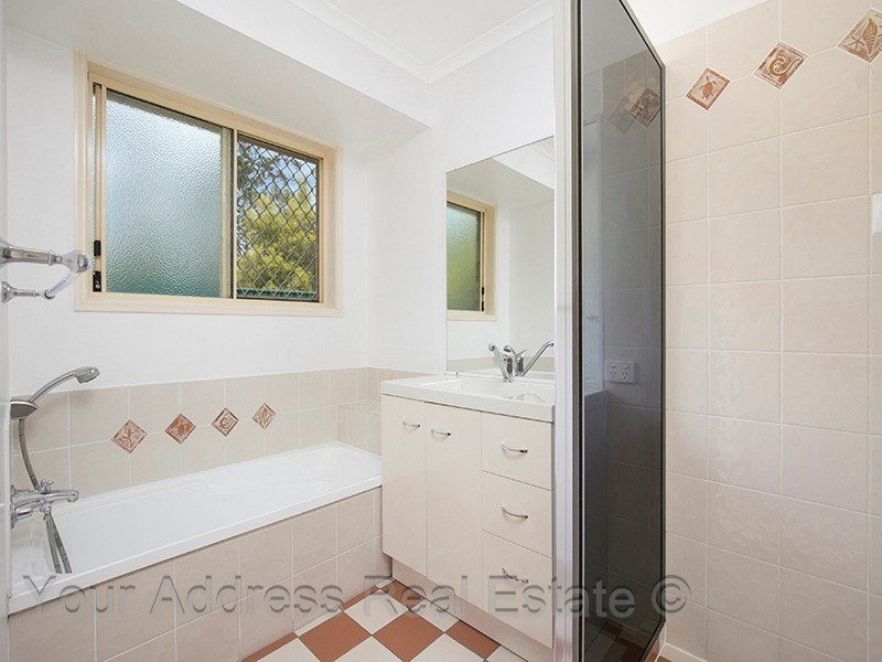 102-104 Chloe Drive, Munruben QLD 4125