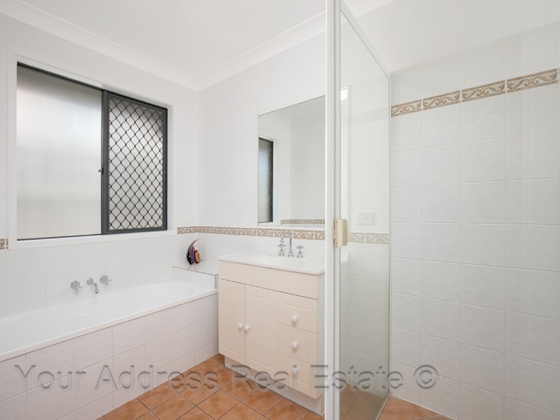 9 Cinear Court, Regents Park QLD 4118