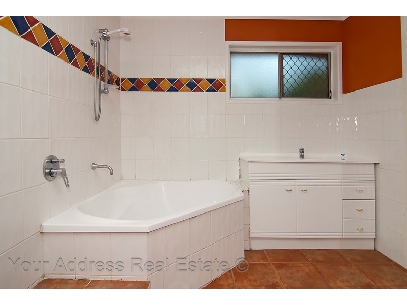 3 Conifer Street, Hillcrest QLD 4118