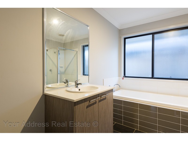 4 Mallee Circuit, Moggill QLD 4070