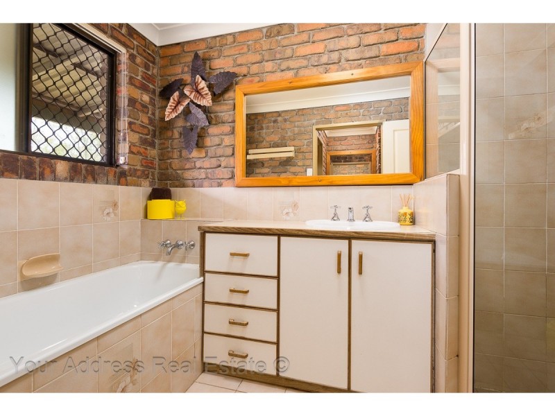 4 McPherson Road, Chambers Flat QLD 4133