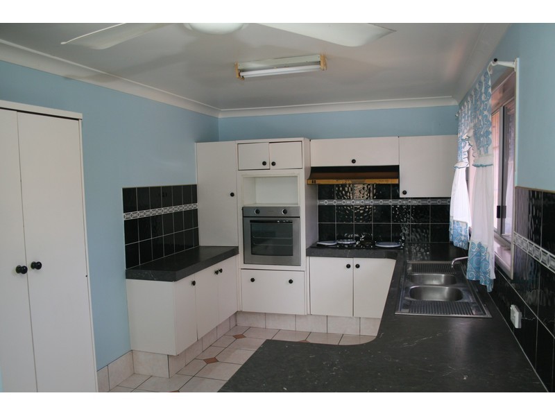 41 Peverell Street, Hillcrest QLD 4118
