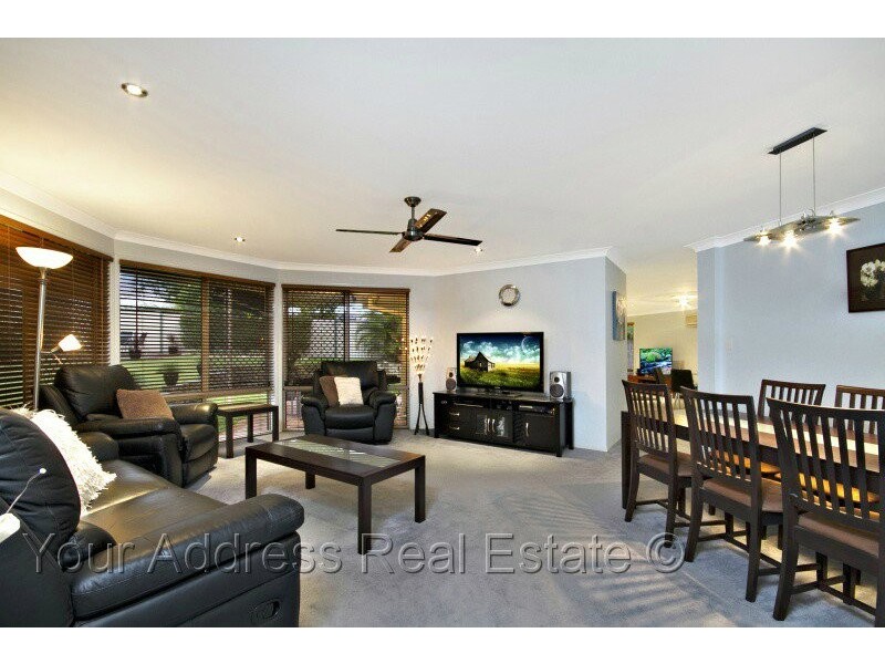 2 Conifer Street, Hillcrest QLD 4118