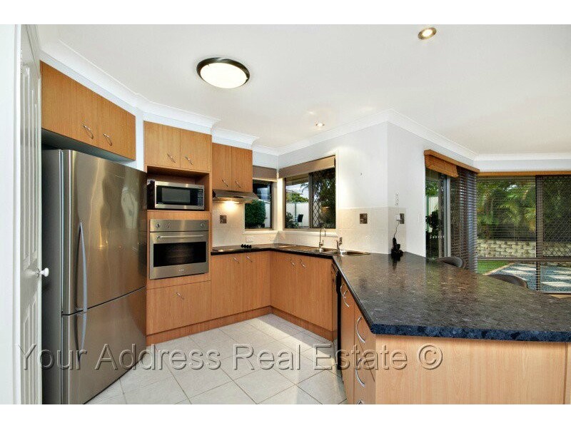 2 Conifer Street, Hillcrest QLD 4118