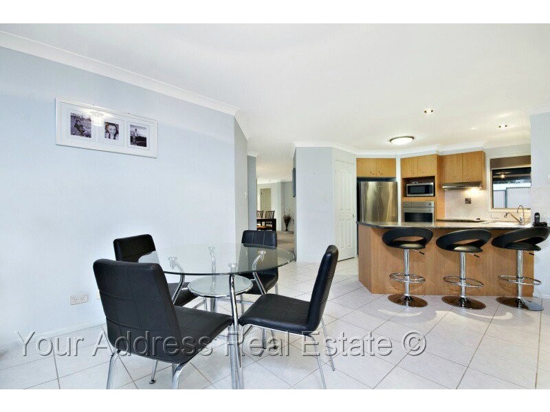 2 Conifer Street, Hillcrest QLD 4118