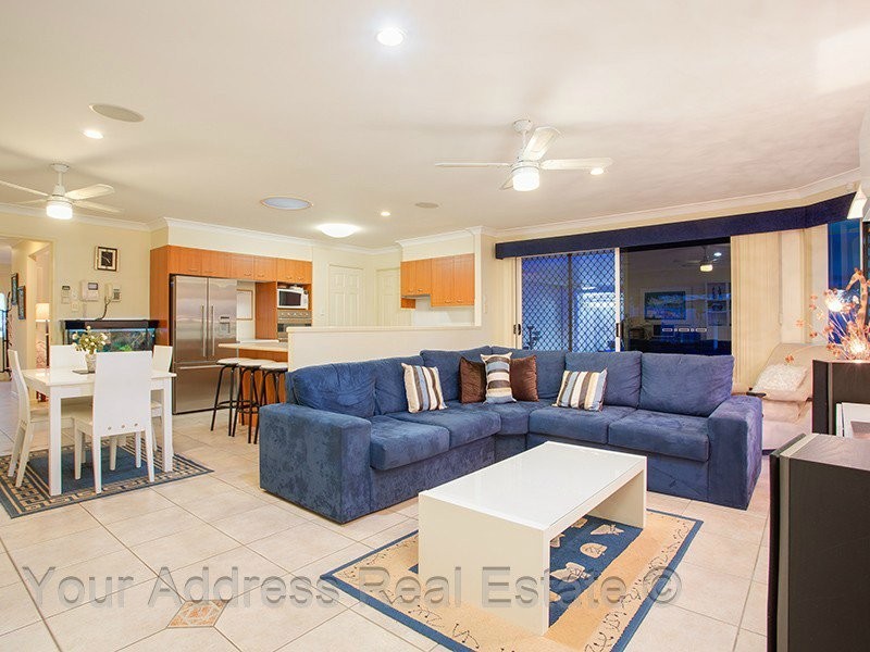 3 Pine Street, Hillcrest QLD 4118