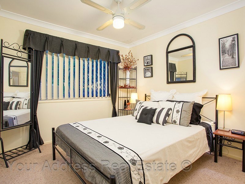 3 Pine Street, Hillcrest QLD 4118