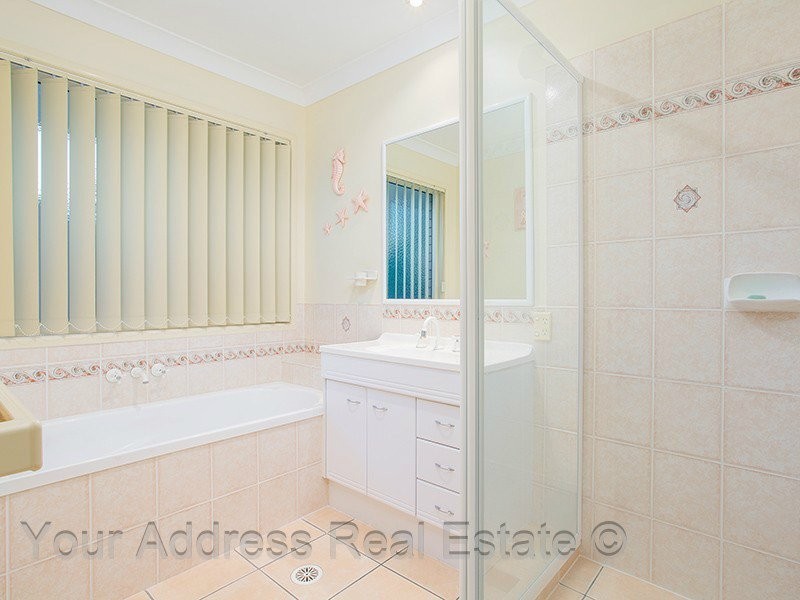 3 Pine Street, Hillcrest QLD 4118