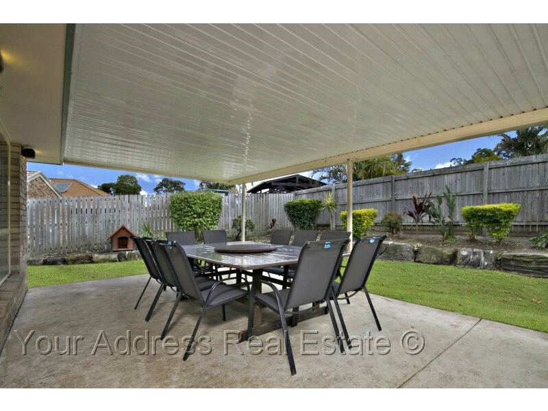 2 Park Close, Hillcrest QLD 4118