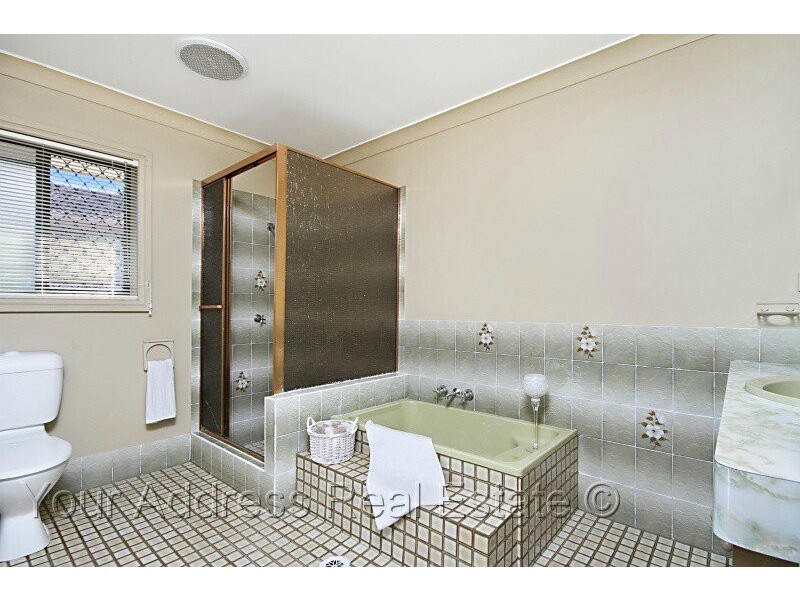 6 Aquila Court, Regents Park QLD 4118